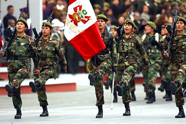 Qué funciona realizan las fuerzas armadas en el Perú
