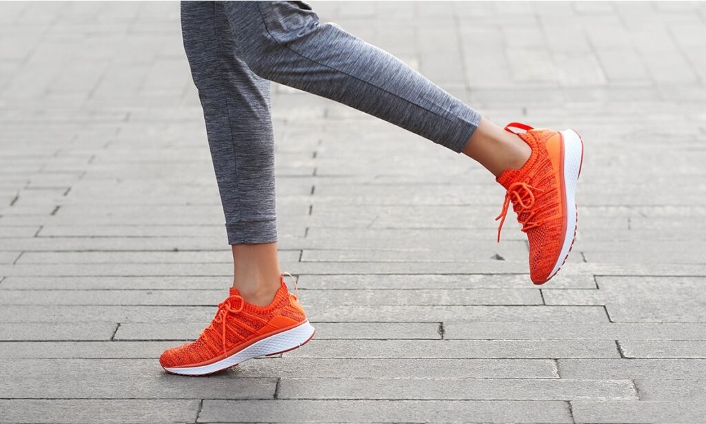 Qué zapatillas mujer recomiendan los especialistas para caminar sin dolor